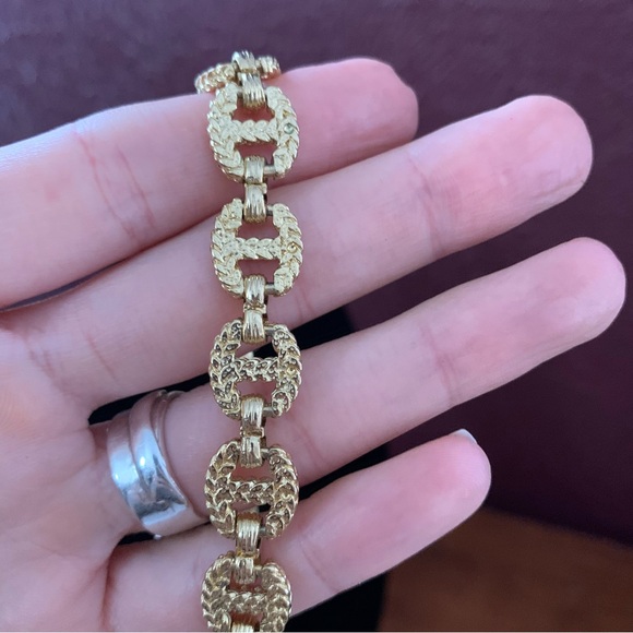 Vintage Anne Klein Gold tone textured Gold tone Links Necklace - Picture 7 of 7